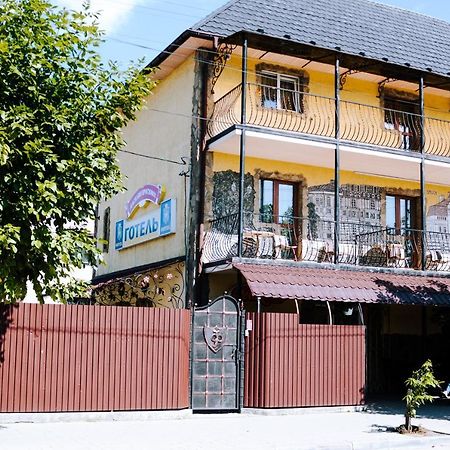 Filvarok Hotel Brody Eksteriør bilde